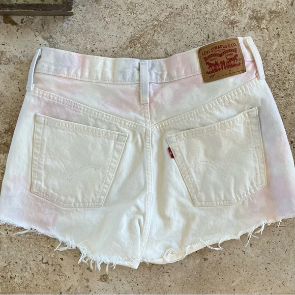 EUC LEVI'S WOMEN'S TIE DYE 501 ORIGINAL DENIM BUTTON-DOWN CUTOFF SHORTS 28 - Picture 6 of 10